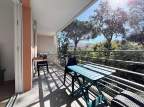 Confort et calme à Cavalaire : T2 climatisé avec Wi-Fi, balcon et double garage, proche centre-ville - FR-1-226B-186